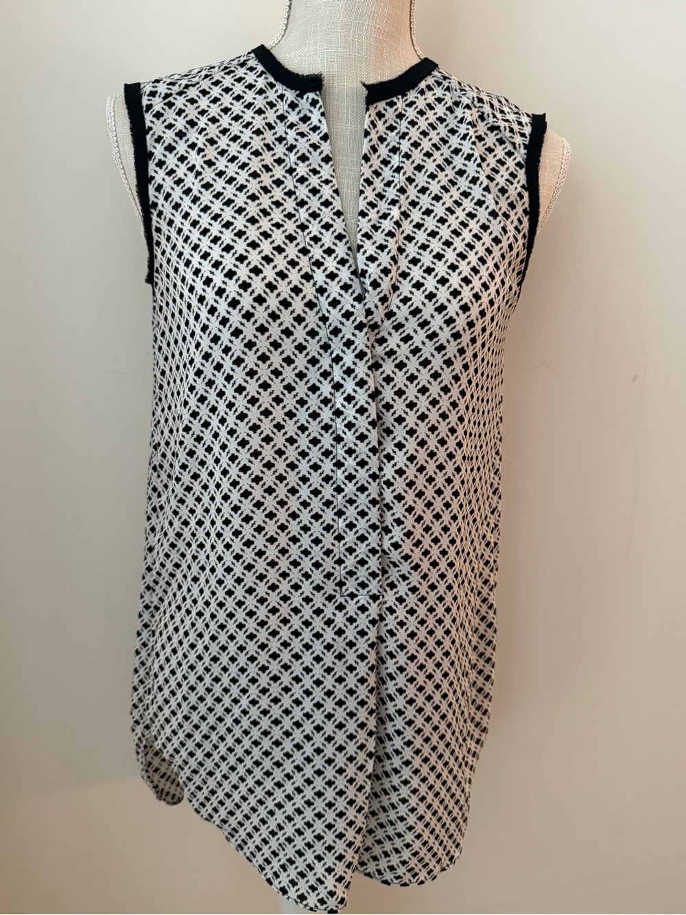 H&M Black and White Sleeveless Geometric Split-Neck Top
